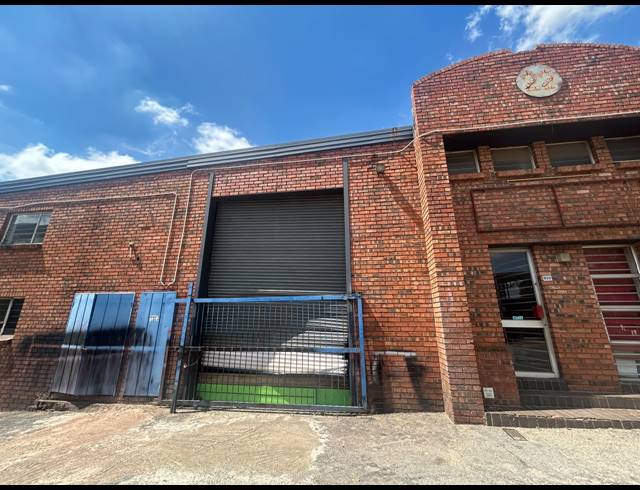 200M² WAREHOUSE TO LET IN LONGDALE